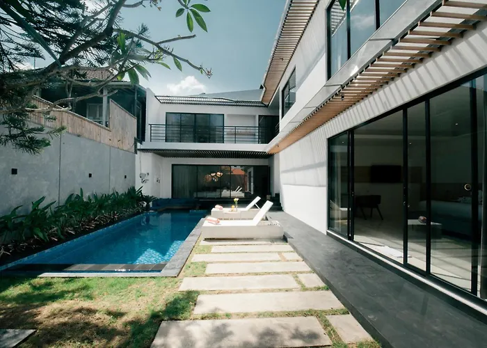 4 Bedroom With Private Pool Near Lafavela * سمينياك