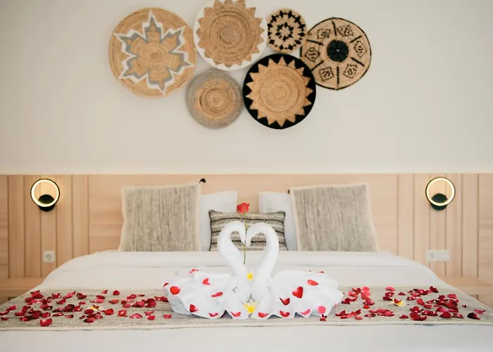 فيلة 4 Bedroom With Private Pool Near Lafavela