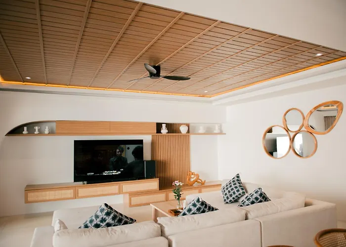4 Bedroom With Private Pool Near Lafavela فيلة *