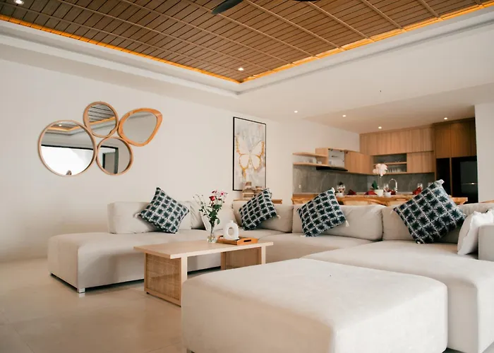4 Bedroom With Private Pool Near Lafavela سمينياك