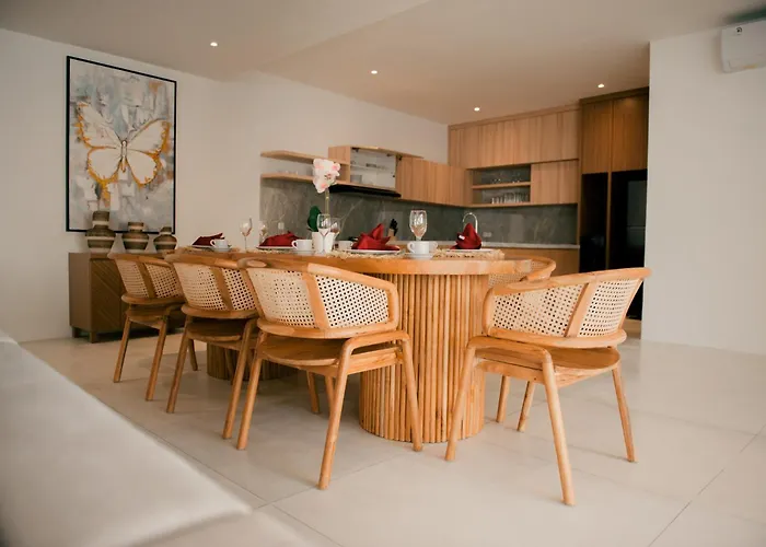 4 Bedroom With Private Pool Near Lafavela * سمينياك