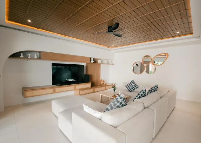 4 Bedroom With Private Pool Near Lafavela سمينياك