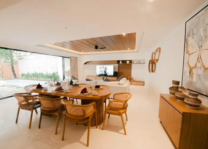 4 Bedroom With Private Pool Near Lafavela فيلة *