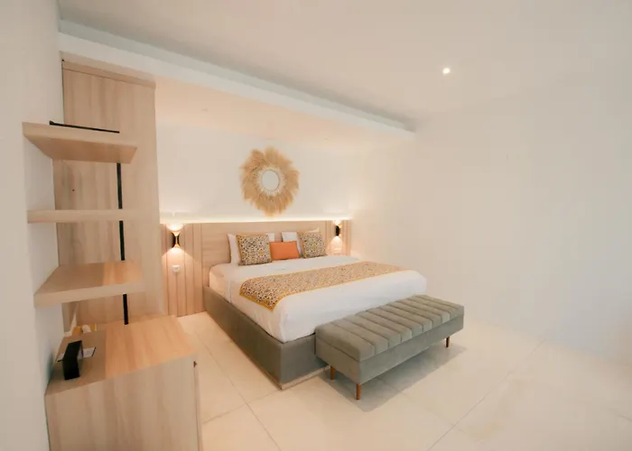 4 Bedroom With Private Pool Near Lafavela فيلة *