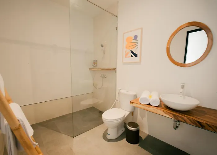 4 Bedroom With Private Pool Near Lafavela فيلة