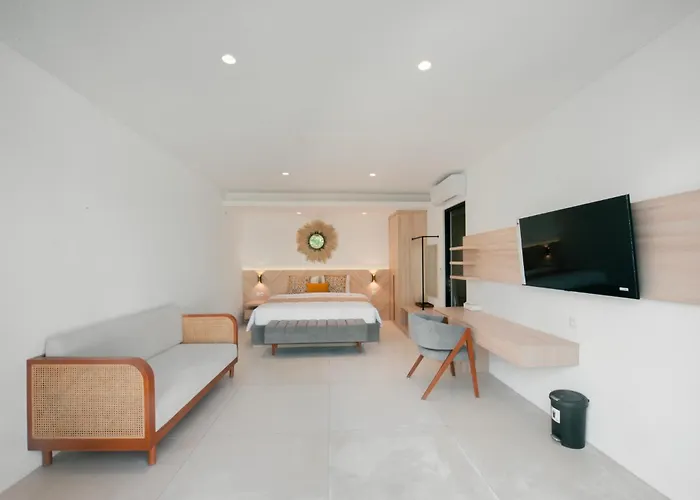 4 Bedroom With Private Pool Near Lafavela فيلة سمينياك