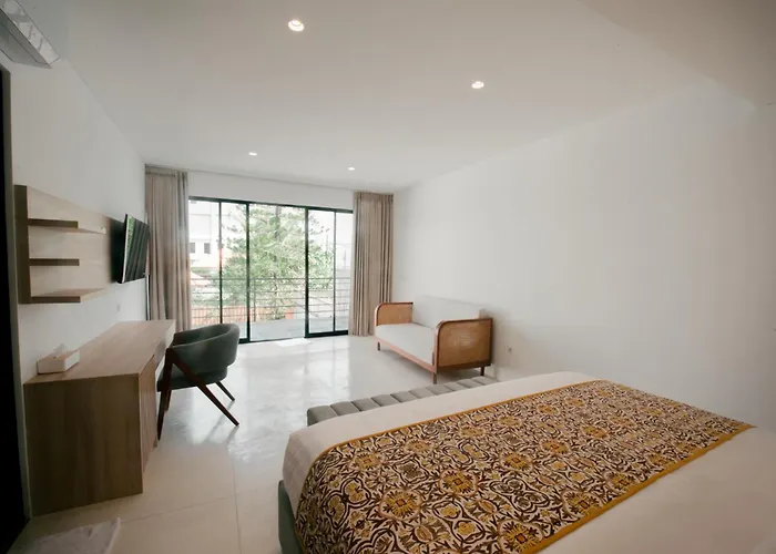 4 Bedroom With Private Pool Near Lafavela فيلة