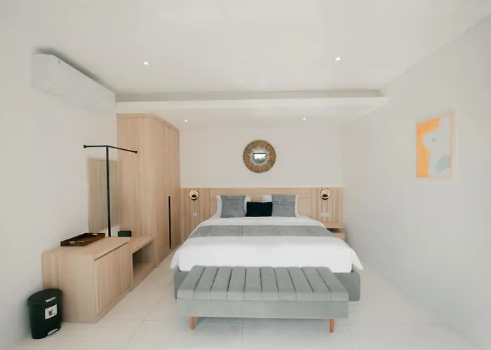 4 Bedroom With Private Pool Near Lafavela فيلة *