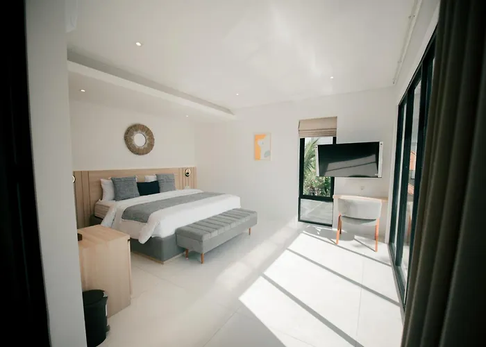 4 Bedroom With Private Pool Near Lafavela فيلة سمينياك