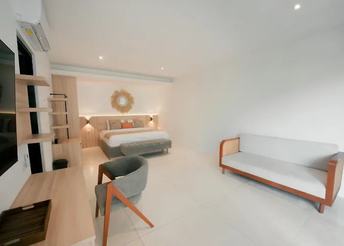 4 Bedroom With Private Pool Near Lafavela سمينياك