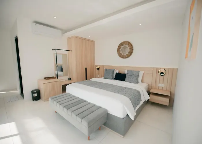 4 Bedroom With Private Pool Near Lafavela فيلة *