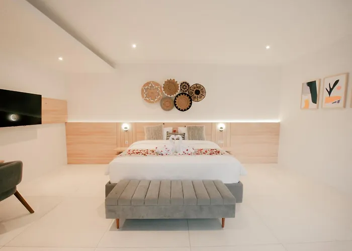 فيلة 4 Bedroom With Private Pool Near Lafavela سمينياك