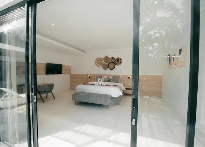 4 Bedroom With Private Pool Near Lafavela *